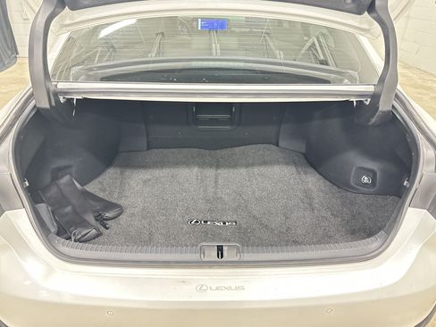 Used 2023 Lexus ES 300h w/ Premium Package image 32