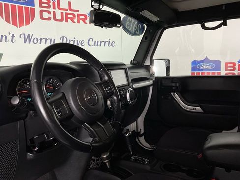 Used 2013 Jeep Wrangler Unlimited Sahara image 13
