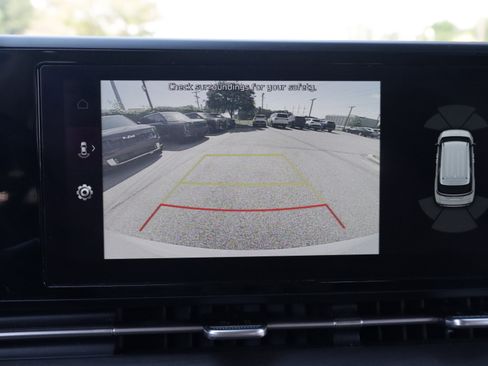 Used 2022 Kia Carnival EX FWD image 16