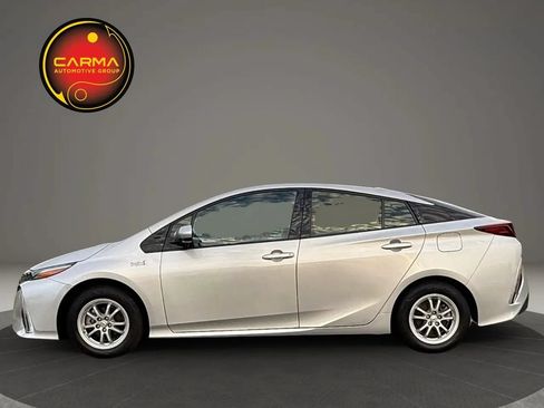Used 2017 Toyota Prius Prime Advanced FWD image 2