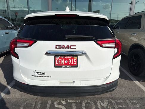 Used 2024 GMC Terrain SLE FWD image 5