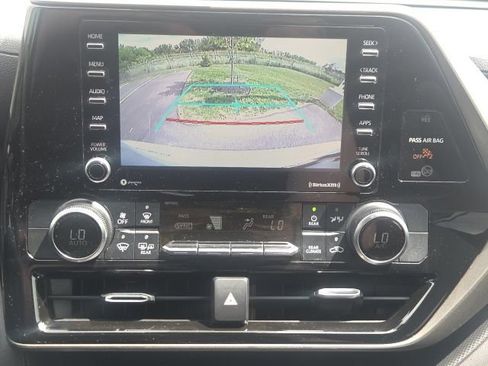 Used 2021 Toyota Highlander L FWD image 30
