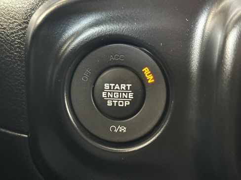 Used 2020 Jeep Wrangler Unlimited Sahara AWD/4WD image 23