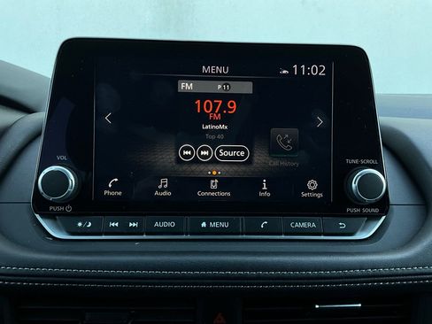 Used 2025 Nissan Rogue SV image 29