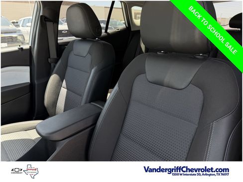Used 2025 Chevrolet Trax LT w/ LT Convenience Package FWD image 23