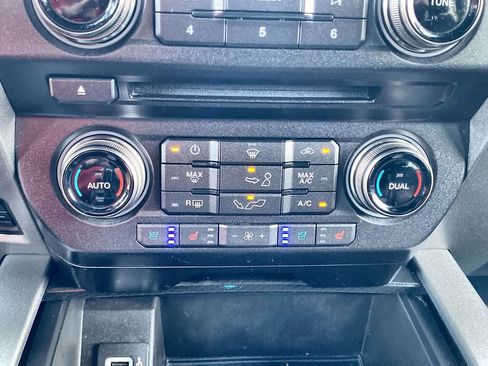 Used 2017 Ford F150 Raptor w/ Equipment Group 802A Luxury AWD/4WD image 18