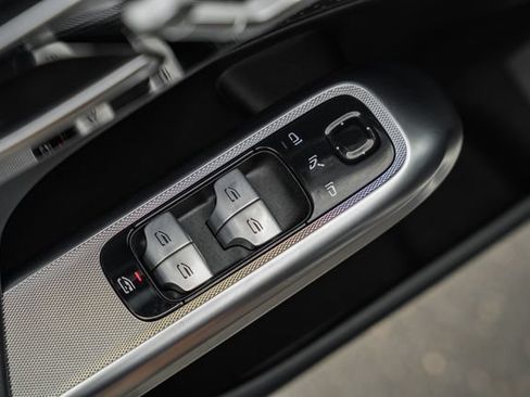Used 2024 Mercedes-Benz E 350 4MATIC Sedan image 37