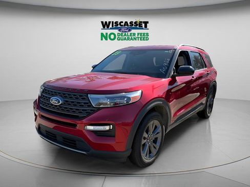 Used 2023 Ford Explorer XLT w/ Equipment Group 202A AWD/4WD image 17