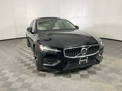Used 2021 Volvo S60 T5 Inscription image 3