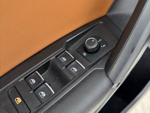 Used 2019 Volkswagen Tiguan SEL image 19