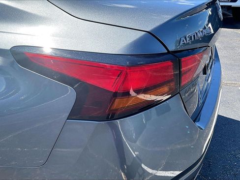Used 2025 Nissan Altima 2.5 SV FWD image 28