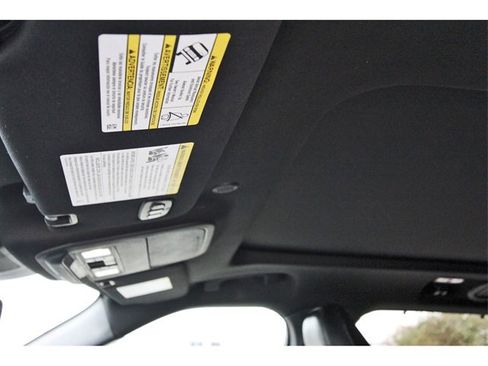 Used 2020 Ford Explorer Limited image 30