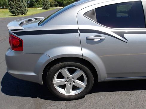 Used 2013 Dodge Avenger SE FWD image 30
