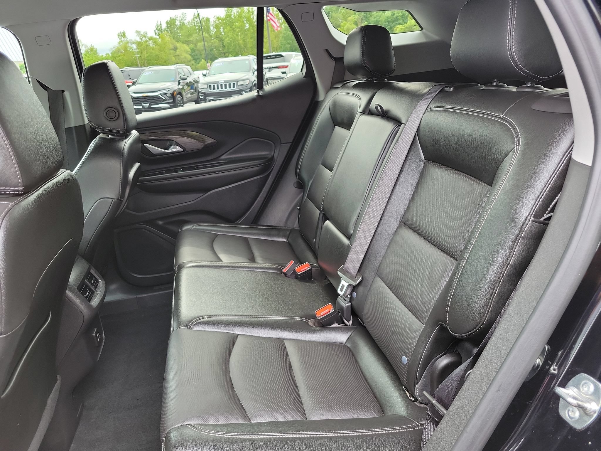 Used 2024 GMC Terrain SLT AWD/4WD image 23