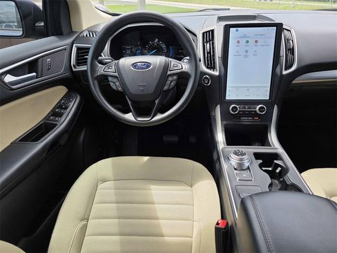 Used 2024 Ford Edge SE image 6
