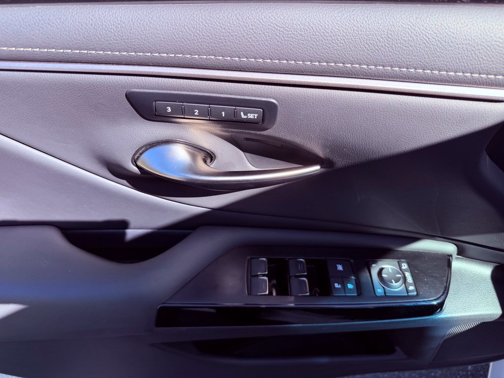 Certified 2024 Lexus ES 350 w/ Technology Package FWD image 18
