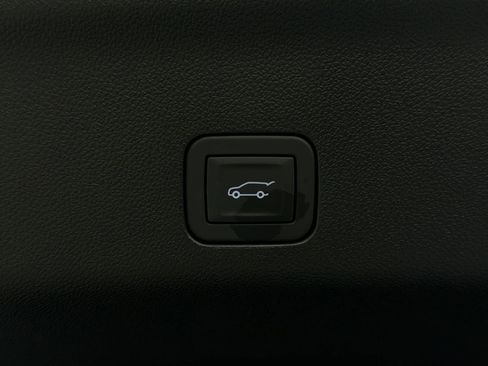 Used 2026 GMC Yukon Denali w/ Sun & Power Step Package AWD/4WD image 14