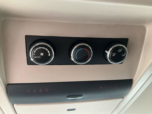 Used 2011 Chrysler Town & Country Limited FWD image 26