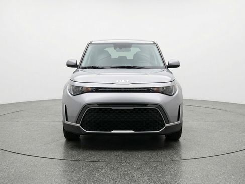 Used 2025 Kia Soul LX w/ LX Technology Package image 2