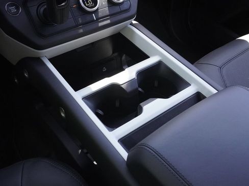 New 2026 Land Rover Defender 110 X-Dynamic SE AWD/4WD image 14