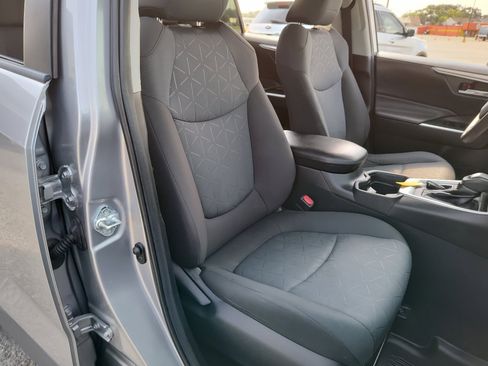 Used 2020 Toyota RAV4 XLE image 22