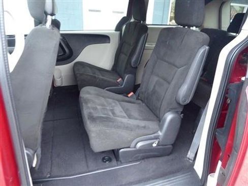Used 2016 Dodge Grand Caravan SE FWD image 16