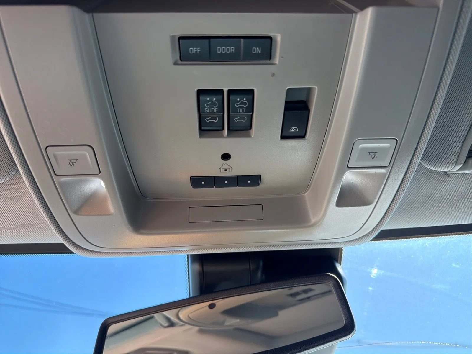 Used 2016 GMC Sierra 2500 Denali w/ Duramax Plus Package AWD/4WD image 30