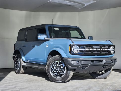 New 2025 Ford Bronco Outer Banks image 1
