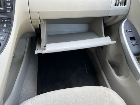 Used 2010 Toyota Prius Two FWD image 34