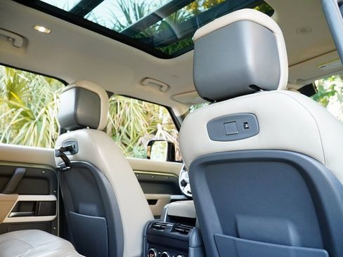 Used 2020 Land Rover Defender 110 HSE image 33