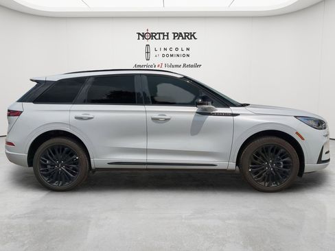 New 2026 Lincoln Corsair Premiere FWD image 2