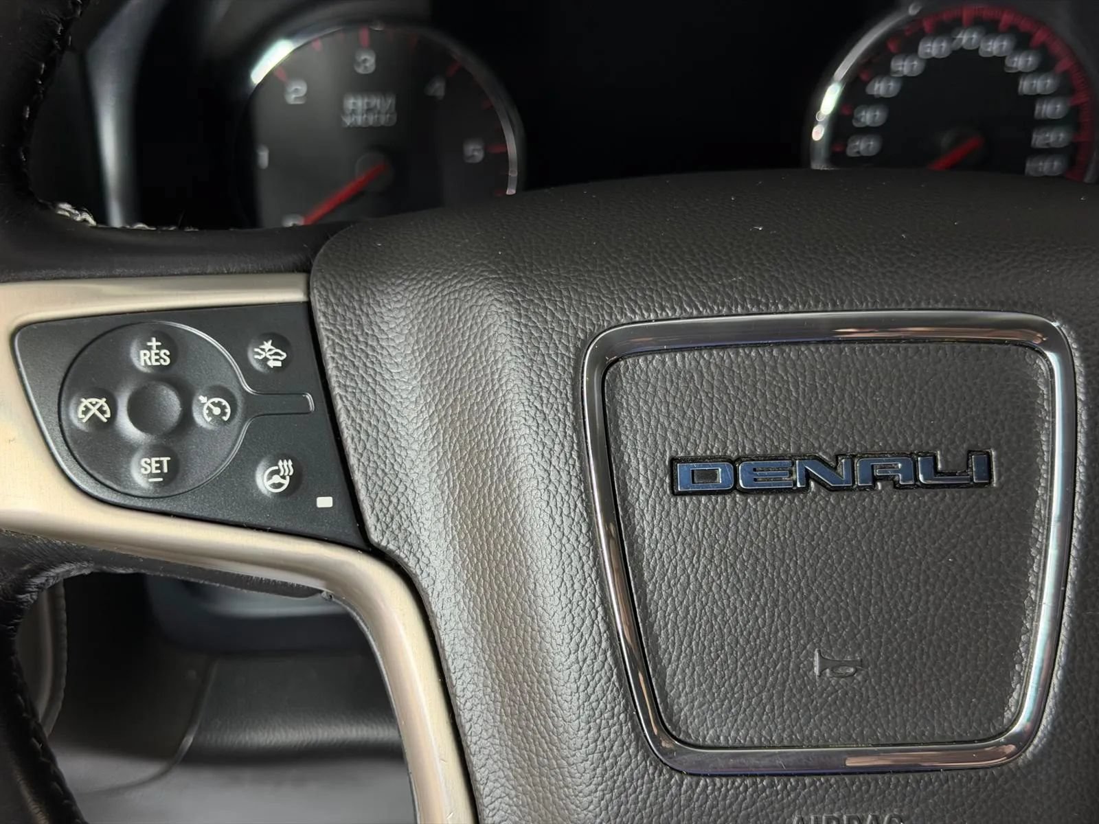 Used 2015 GMC Sierra 1500 Denali w/ Driver Alert Package AWD/4WD image 27