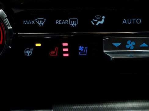 Used 2021 Ford F150 Lariat w/ Equipment Group 502A High image 5