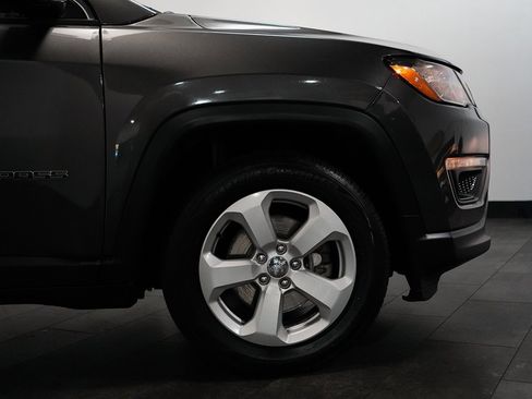 Used 2020 Jeep Compass Latitude FWD image 5