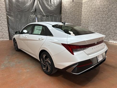 New 2026 Hyundai Elantra Limited FWD image 5