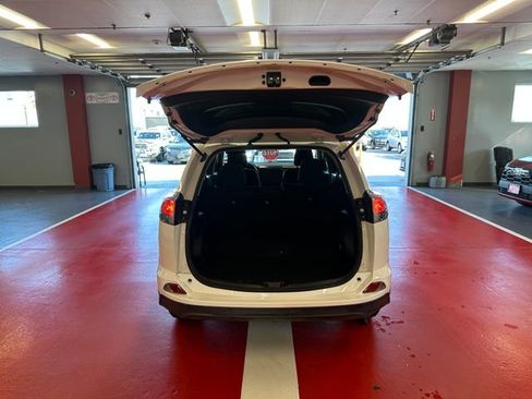 Used 2018 Toyota RAV4 LE w/ Carpet Mat Package FWD image 26