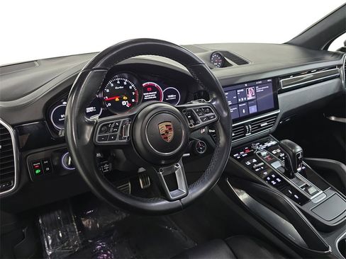Used 2019 Porsche Cayenne Turbo image 4
