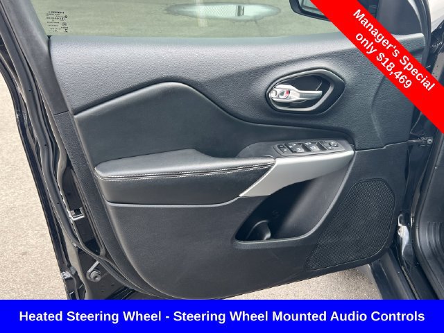 Used 2022 Jeep Cherokee Latitude AWD/4WD image 10