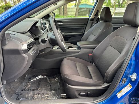 Used 2025 Nissan Altima 2.5 SV FWD image 27