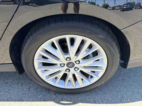 Used 2018 Ford Focus Titanium FWD image 37