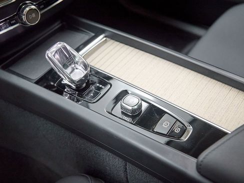 New 2026 Volvo XC60 B5 Plus w/ Protection Package Premier image 17