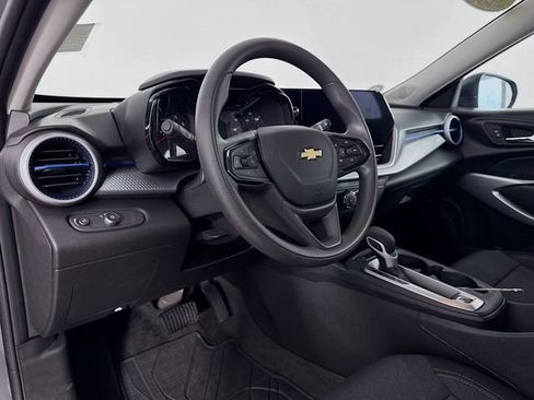 Used 2026 Chevrolet Trax LS FWD image 9