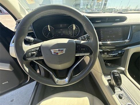 Used 2020 Cadillac XT6 Premium Luxury image 14