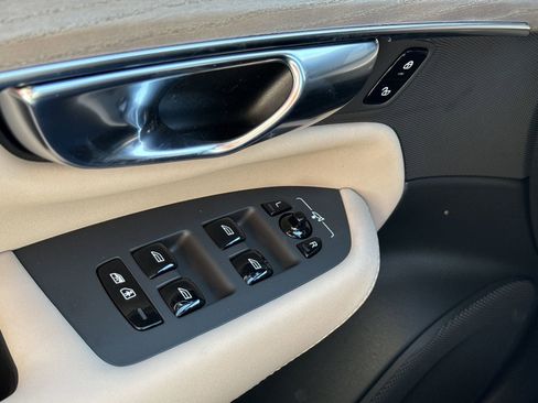 New 2026 Volvo XC90 B6 Plus w/ Protection Package Premier image 20