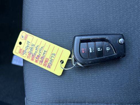 Used 2025 Toyota Corolla LE image 27