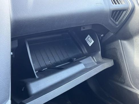 Certified 2017 Ford Focus SE image 30