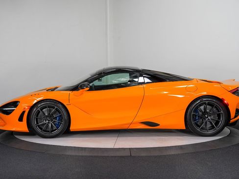 Used 2024 McLaren 750S Spider image 8