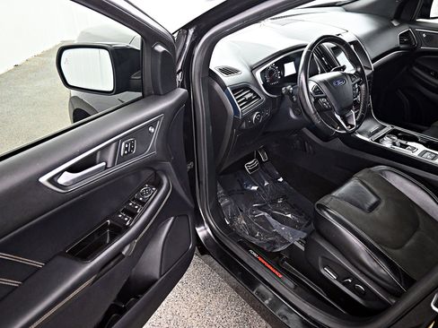 Used 2019 Ford Edge ST w/ Equipment Group 401A image 3