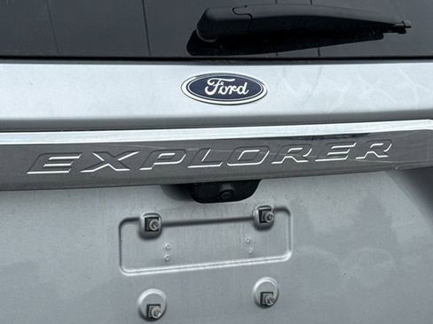 Used 2023 Ford Explorer XLT w/ Equipment Group 202A AWD/4WD image 16