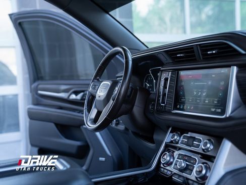 Used 2021 GMC Yukon XL Denali w/ Denali Premium Package image 20